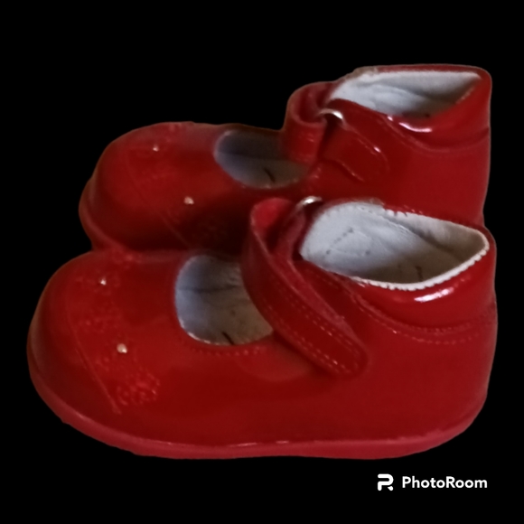 Toddler Girl's Dogi Red Mary Janes - Picture 3 of 7